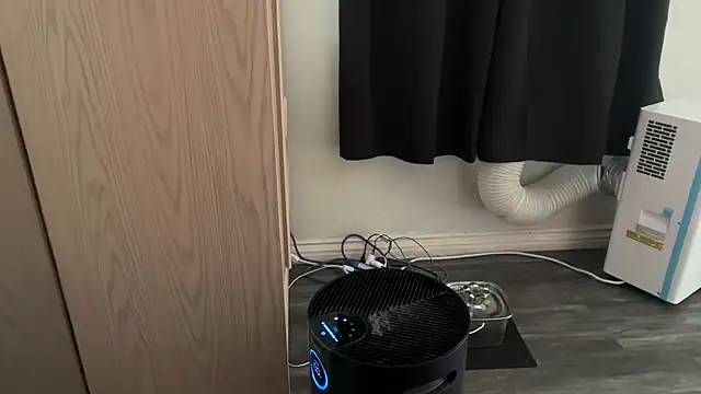 Snapshot of kSwisssxxx chatting on 6, 11, 2025 kSwisssxxx online show from 6, 11, 2025