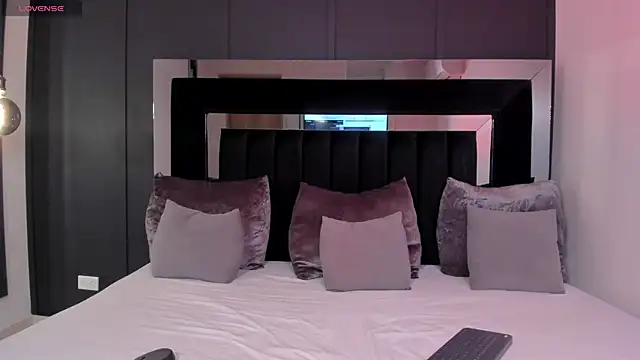 sofiaa brown online show from 12, 11, 2025