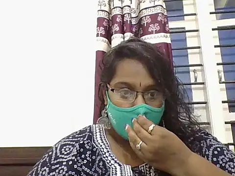 Snapshot of Reena-gowda chatting on 23, 10, 2025 Reena-gowda online show from 23, 10, 2025