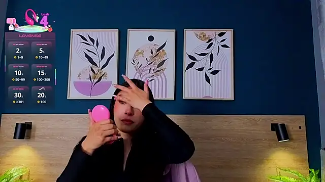 SarahMiler  online show from 3, 12, 2025