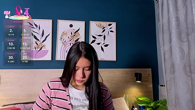 SarahMiler  online show from 15, 12, 2025