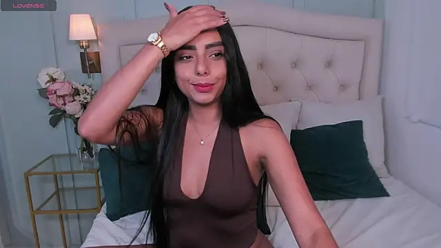 juliana davies  online show from 15, 4, 2026