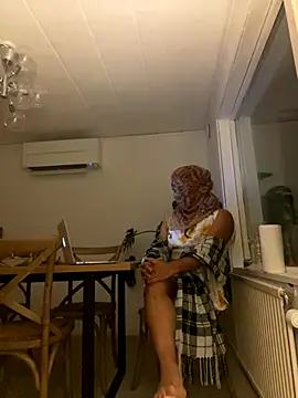 Snapshot of latina-pene chatting on 16, 12, 2025 latina-pene online show from 16, 12, 2025