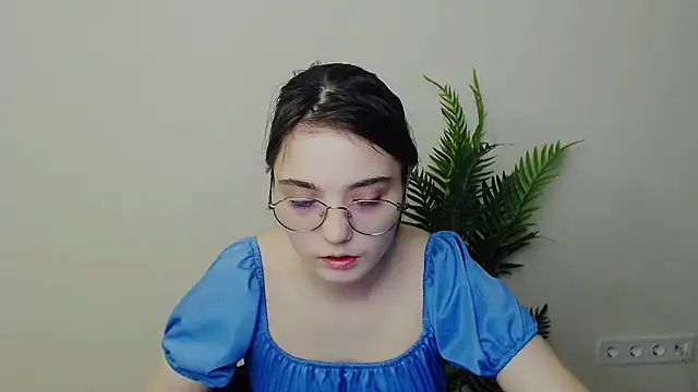 Snapshot of Sun_Shine__ chatting on 5, 5, 2026 Sun Shine online show from 5, 5, 2026