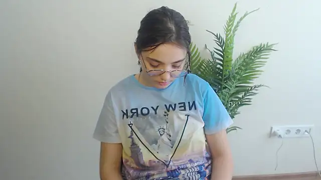 Snapshot of Sun_Shine__ chatting on 23, 5, 2026 Sun Shine online show from 23, 5, 2026