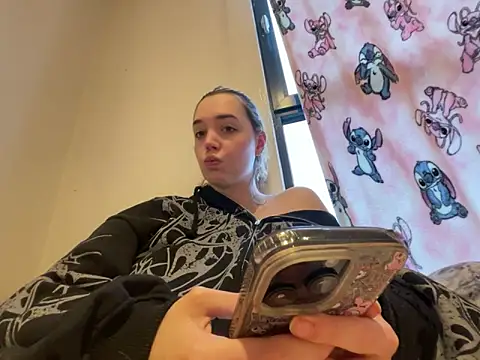 Snapshot of violetcutie chatting on 10, 10, 2025 violetcutie online show from 10, 10, 2025