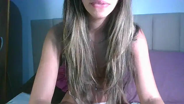 Snapshot of Mayalorenz chatting on 11, 9, 2025 Mayalorenz online show from 11, 9, 2025