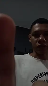 Snapshot of milo_cruz chatting on 17, 12, 2025 milo cruz online show from 17, 12, 2025