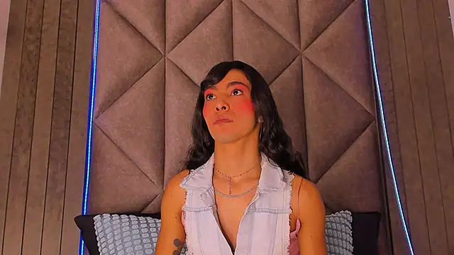 TiffValentinee  online show from 16, 9, 2025