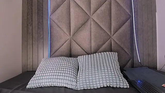 TiffValentinee  online show from 20, 9, 2025