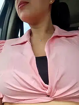 CrisMarulanda online show from 14, 10, 2025