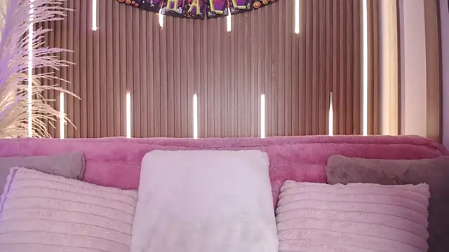 MylaDreams online show from 18, 10, 2025