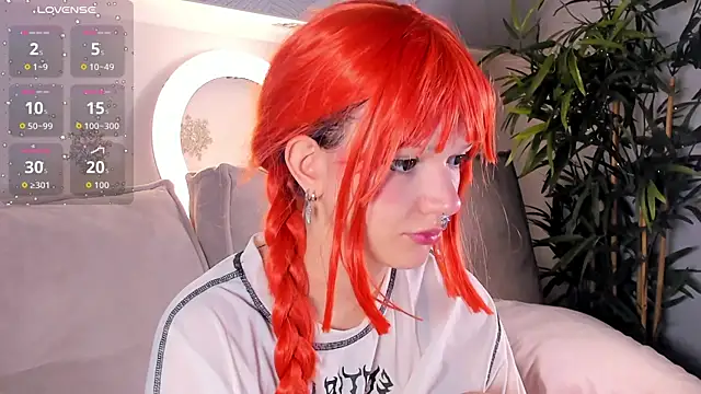 Snapshot of Molly_Platt chatting on 4, 12, 2025 Molly Platt online show from 4, 12, 2025