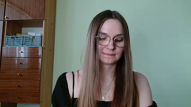 LooveELLYx online show from 4, 2, 2026