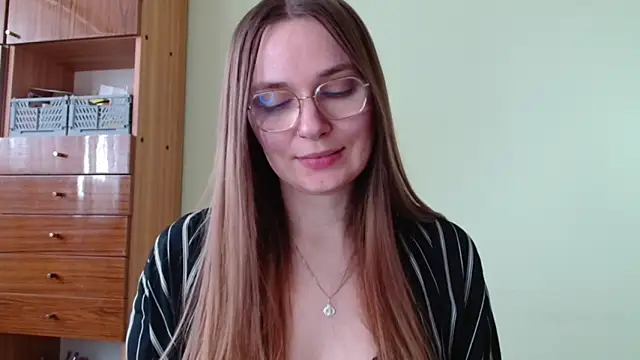 LooveELLYx online show from 13, 4, 2026