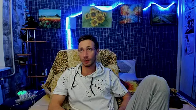 Snapshot of CuteBoy228 chatting on 28, 11, 2025 CuteBoy228 online show from 28, 11, 2025