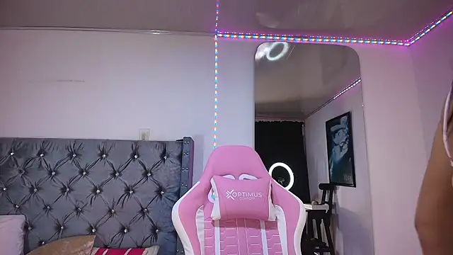 Snapshot of GraceWallace_ chatting on 1, 11, 2025 GraceWallace online show from 1, 11, 2025