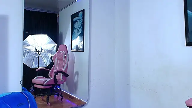 Snapshot of GraceWallace_ chatting on 8, 3, 2026 GraceWallace online show from 8, 3, 2026