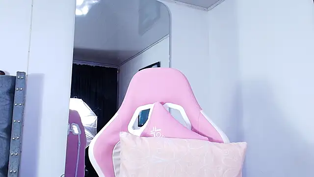 Snapshot of GraceWallace_ chatting on 1, 4, 2026 GraceWallace online show from 1, 4, 2026