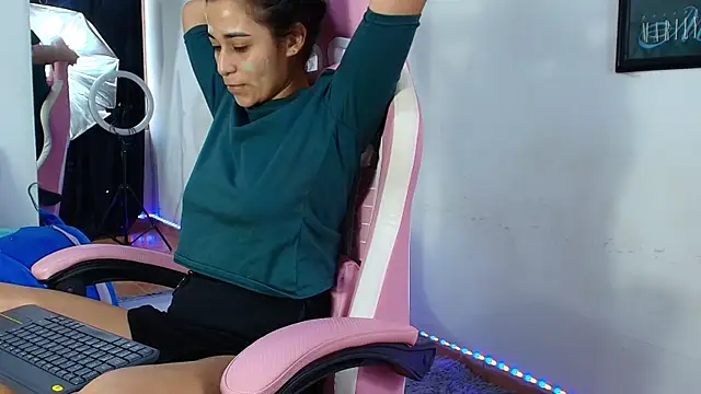 Snapshot of GraceWallace_ chatting on 12, 4, 2026 GraceWallace online show from 12, 4, 2026