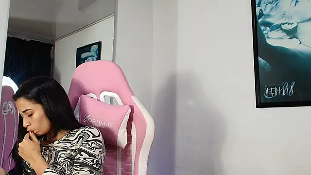 Snapshot of GraceWallace_ chatting on 16, 4, 2026 GraceWallace online show from 16, 4, 2026