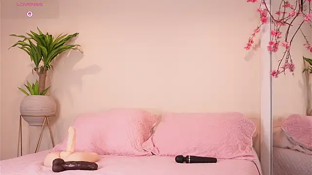 mili moon  online show from 23, 10, 2025