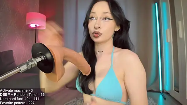Juicy Vikki online show from 22, 6, 2026