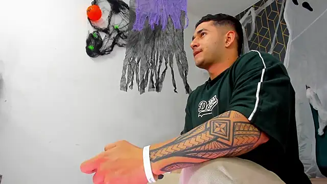 king falconer online show from 14, 10, 2025