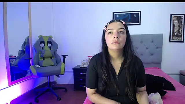 Esmeraldaa- online show from 24, 9, 2025