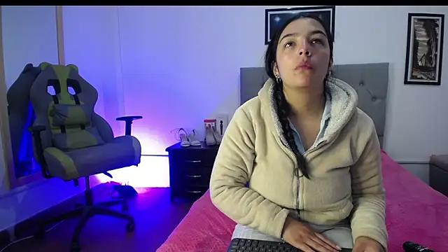 Esmeraldaa- online show from 27, 9, 2025