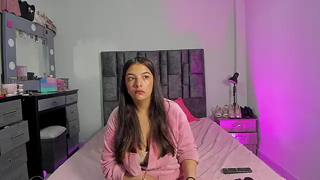 Esmeraldaa- online show from 12, 1, 2026