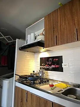 Snapshot of Manu0586 chatting on 8, 5, 2026 Manu0586 online show from 8, 5, 2026