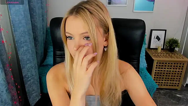 KatherineePierce online show from 25, 9, 2025