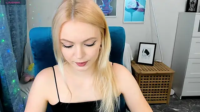 KatherineePierce online show from 19, 5, 2026