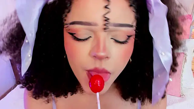 Snapshot of LilBoonew chatting on 18, 11, 2025 LilBoonew online show from 18, 11, 2025