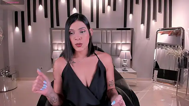 Snapshot of SarahYates chatting on 28, 10, 2025 SarahYates online show from 28, 10, 2025