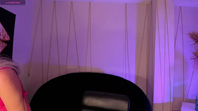 IsabellaMoreau online show from 13, 1, 2026