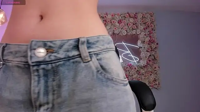 Snapshot of IsabellaMoreau chatting on 26, 4, 2026 IsabellaMoreau online show from 26, 4, 2026