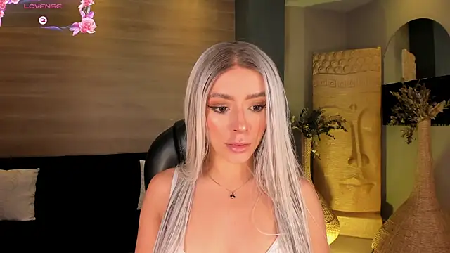 Snapshot of IsabellaMoreau chatting on 27, 4, 2026 IsabellaMoreau online show from 27, 4, 2026