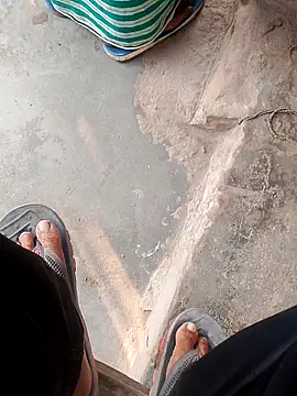 CatchingBouquet online show from 4, 12, 2025