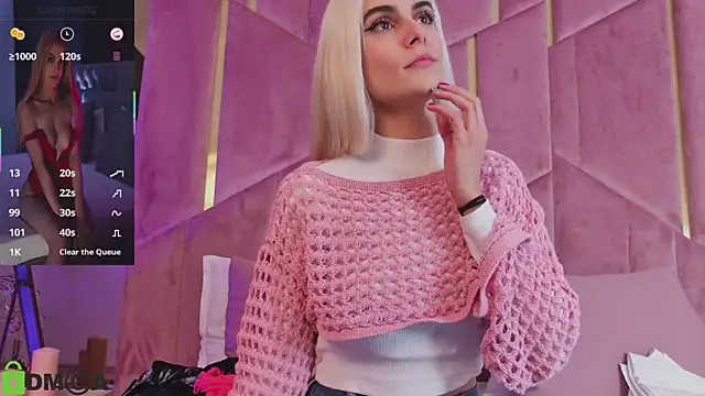 Snapshot of SelenaDaze chatting on 7, 11, 2025 SelenaDaze online show from 7, 11, 2025