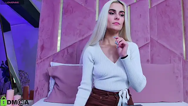 Snapshot of SelenaDaze chatting on 25, 11, 2025 SelenaDaze online show from 25, 11, 2025