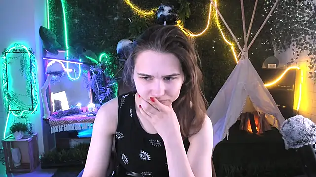 Snapshot of TessaMill chatting on 6, 10, 2025 TessaMill online show from 6, 10, 2025