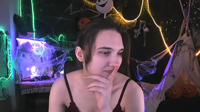 Snapshot of TessaMill chatting on 27, 10, 2025 TessaMill online show from 27, 10, 2025