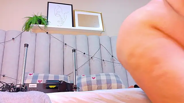 JenaCooper  online show from 6, 2, 2026