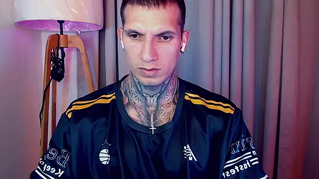 Snapshot of Shane_Clay chatting on 28, 10, 2025 Shane Clay online show from 28, 10, 2025