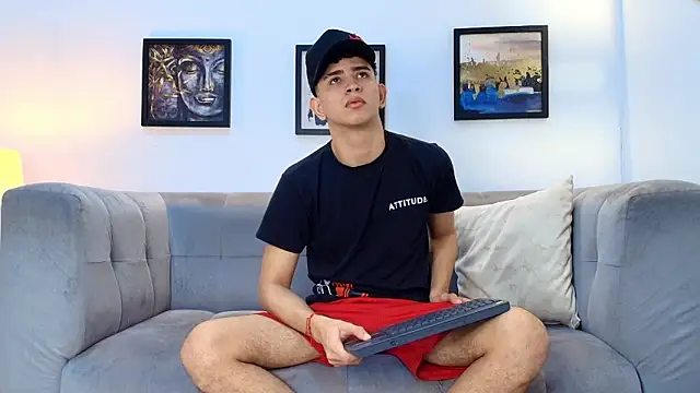 Snapshot of TWINKS_FRIENDS chatting on 19, 3, 2026 TWINKS FRIENDS online show from 19, 3, 2026