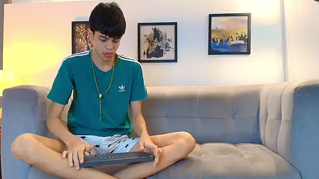 Snapshot of TWINKS_FRIENDS chatting on 26, 3, 2026 TWINKS FRIENDS online show from 26, 3, 2026