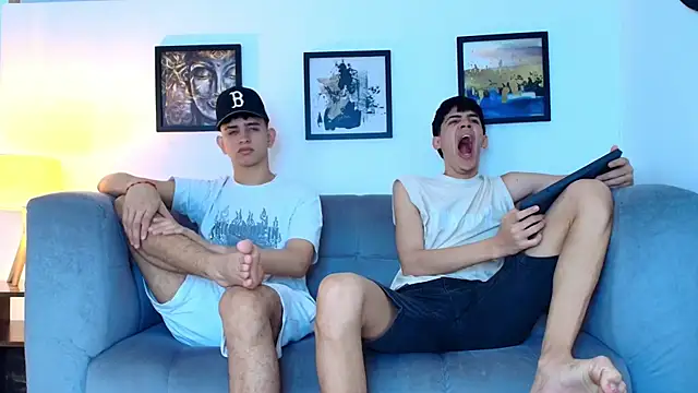 Snapshot of TWINKS_FRIENDS chatting on 7, 4, 2026 TWINKS FRIENDS online show from 7, 4, 2026