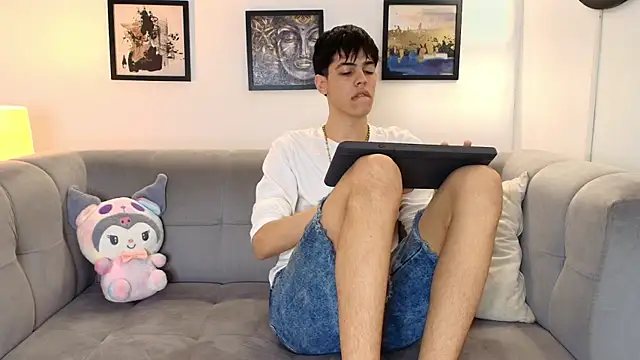 Snapshot of TWINKS_FRIENDS chatting on 14, 4, 2026 TWINKS FRIENDS online show from 14, 4, 2026